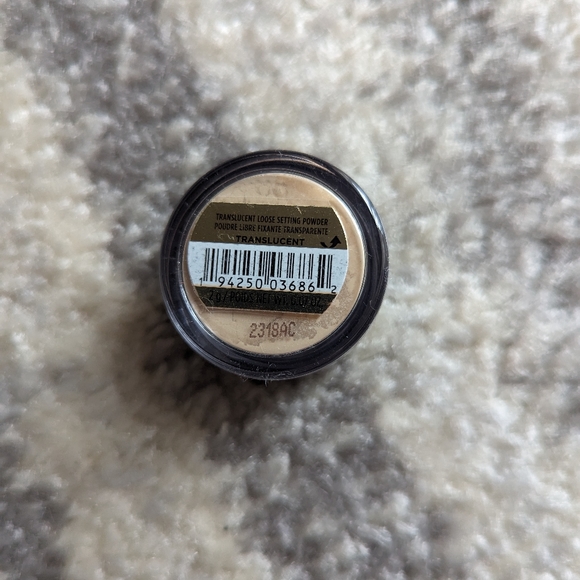 Translucent Setting Powder - Picture 3 of 9